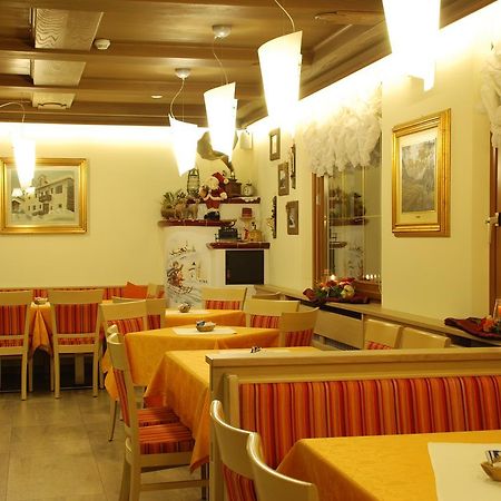 Hotel Ristorante Cassana リヴィーニョ エクステリア 写真