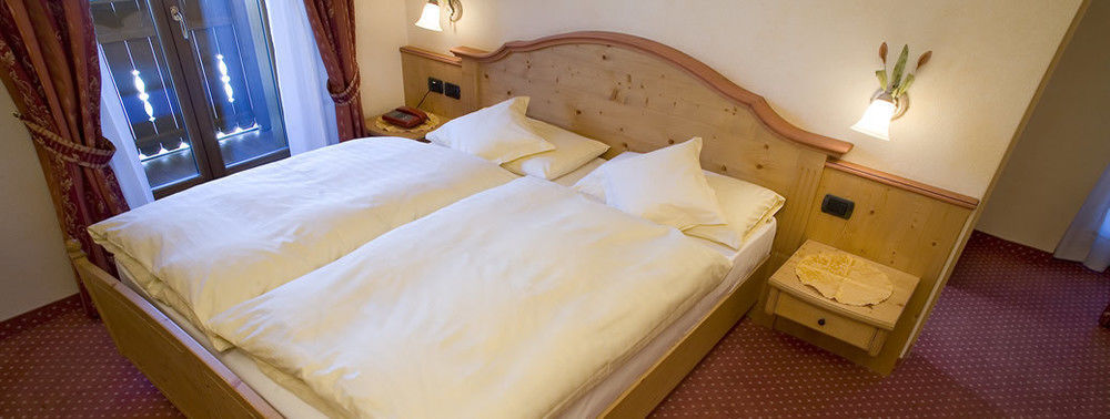 Hotel Ristorante Cassana リヴィーニョ エクステリア 写真
