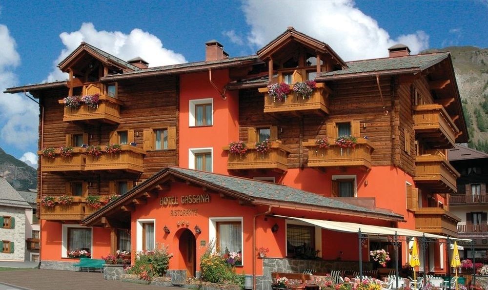Hotel Ristorante Cassana リヴィーニョ エクステリア 写真