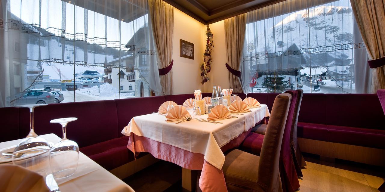 Hotel Ristorante Cassana リヴィーニョ エクステリア 写真