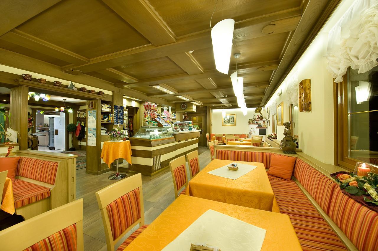Hotel Ristorante Cassana リヴィーニョ エクステリア 写真