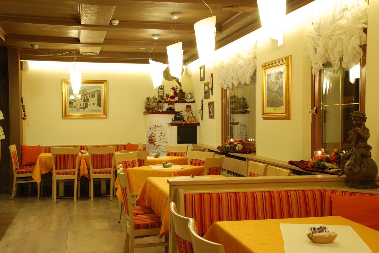Hotel Ristorante Cassana リヴィーニョ エクステリア 写真