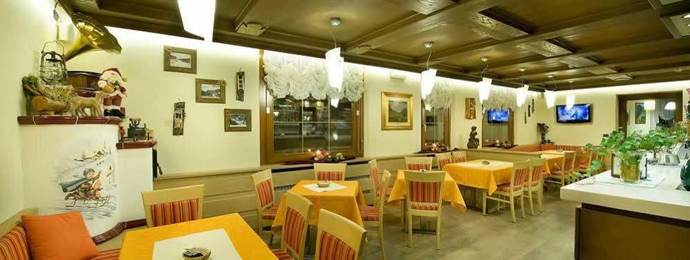 Hotel Ristorante Cassana リヴィーニョ エクステリア 写真