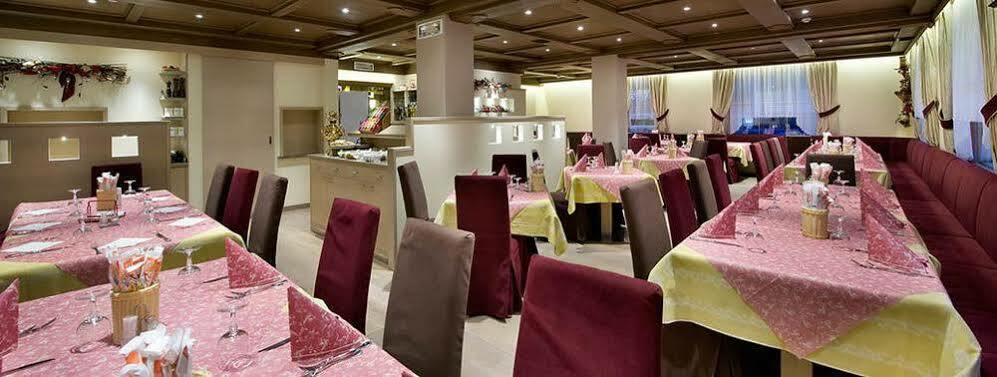 Hotel Ristorante Cassana リヴィーニョ エクステリア 写真