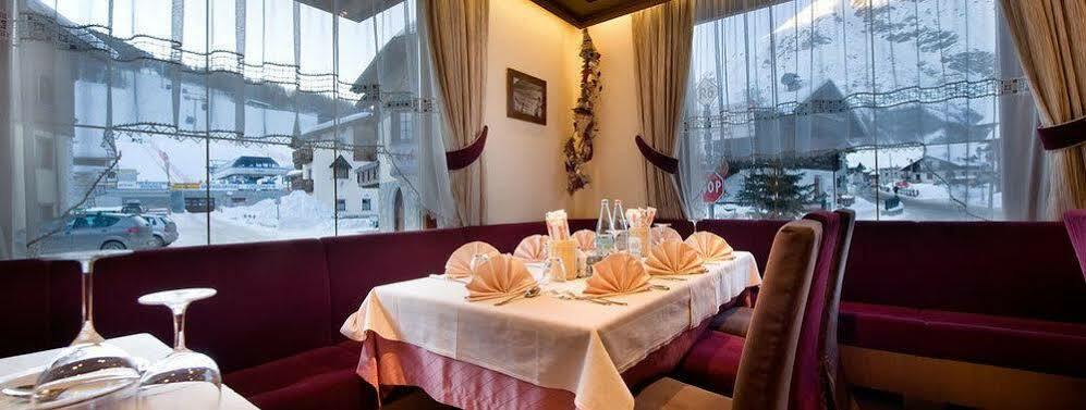 Hotel Ristorante Cassana リヴィーニョ エクステリア 写真