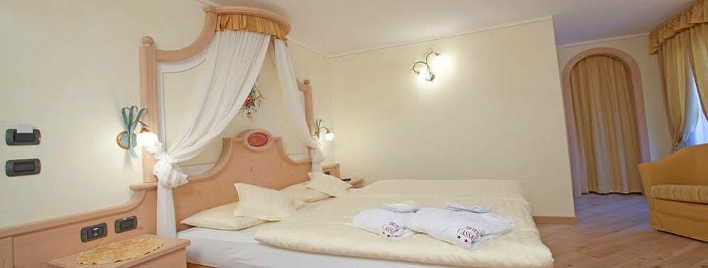 Hotel Ristorante Cassana リヴィーニョ エクステリア 写真