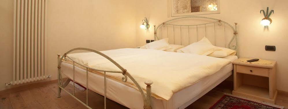 Hotel Ristorante Cassana リヴィーニョ エクステリア 写真